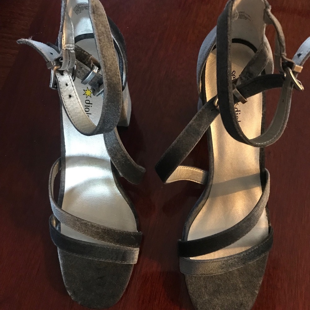 Seven Dials Sueded Sandal - NWOT - Size 10 - Picture 4 of 4